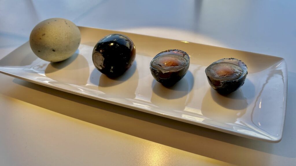 Tusenåriga ägg på Disgusting Food Museum i Malmö
