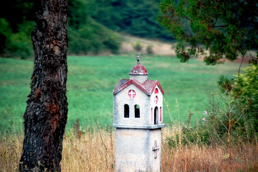Sådana här religiösa "lådor" står överallt längs de grekiska vägarna