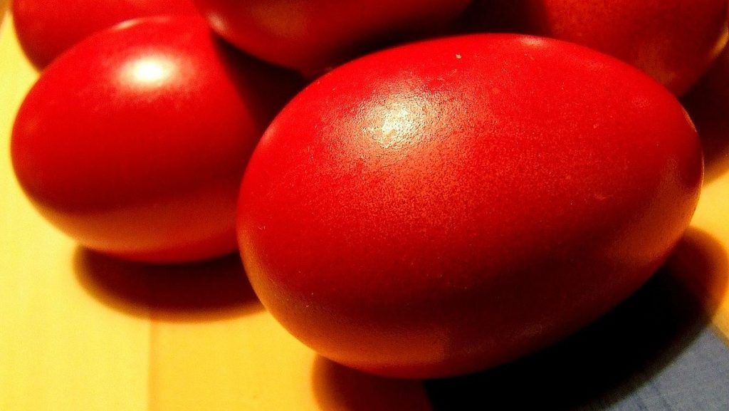 Påsktraditioner i världen - röda ägg