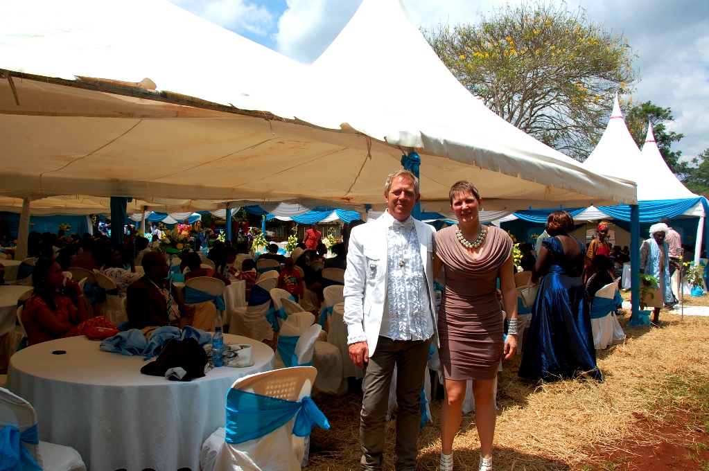 Peter och Helena pÃ¥ brÃ¶llop i Kenya