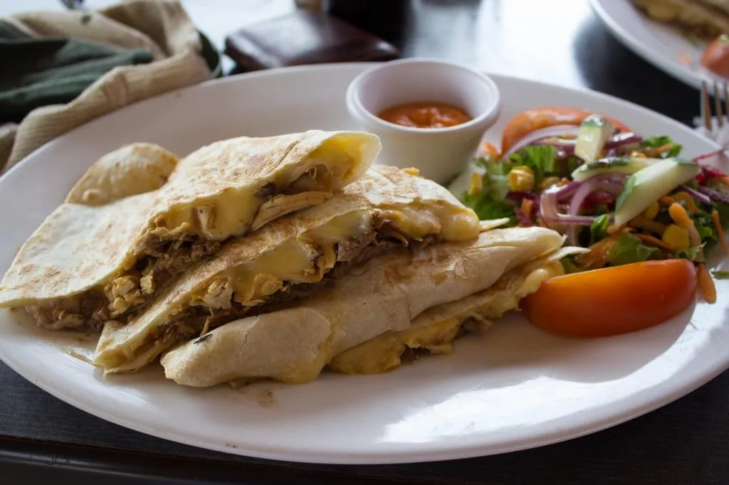 Quesadillas med sallad