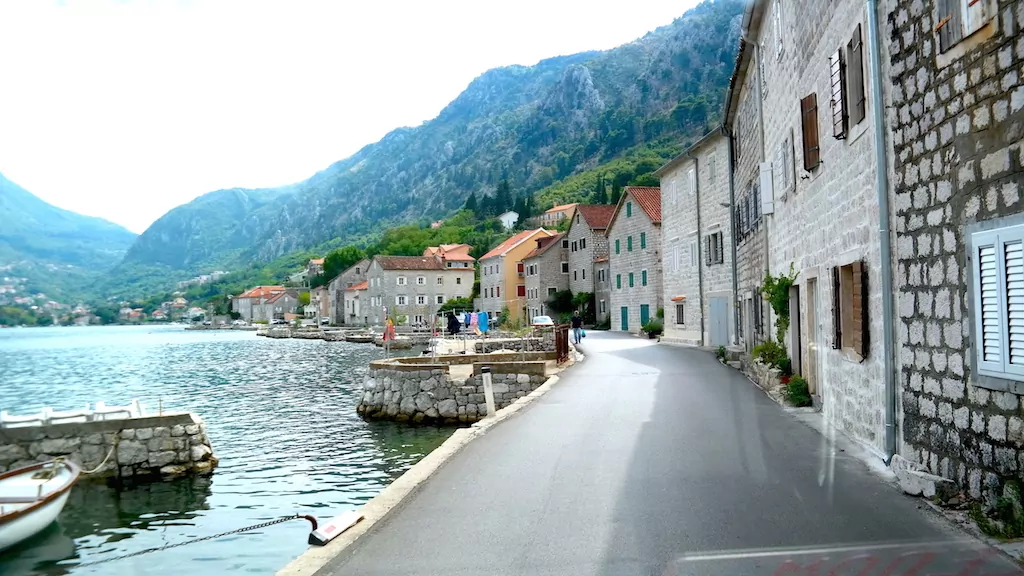 Smala vackra vägar i Montenegro