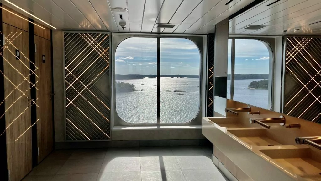 Toaletter ombord på Finnlines nya fartyg till Åland och Nådendal - Finnsirius
