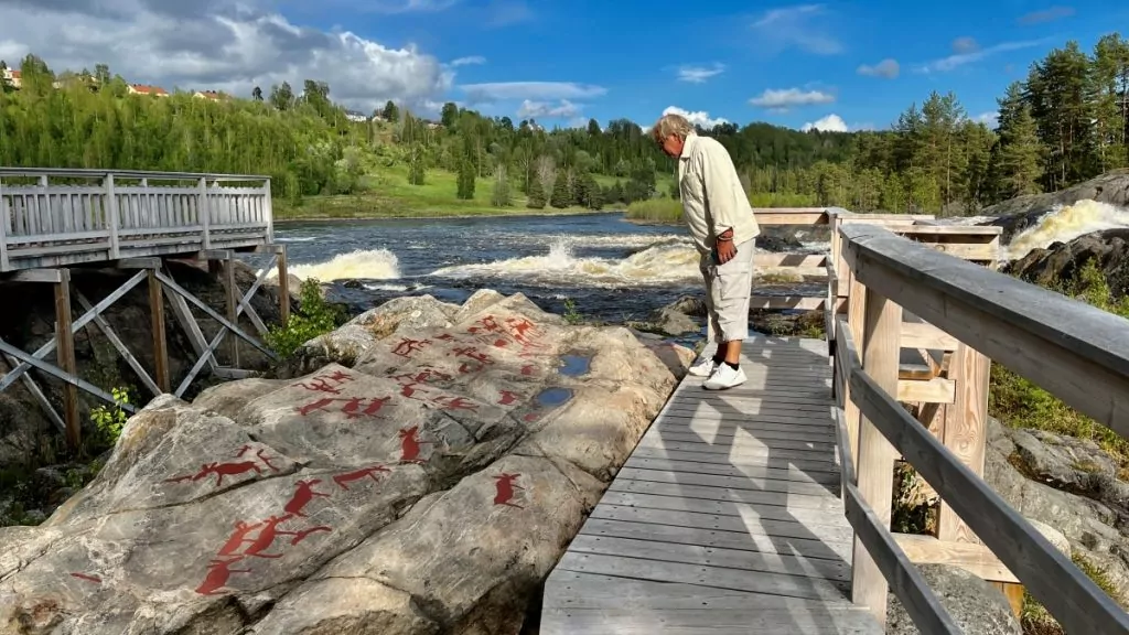 Att besöka Nämforsens hällristningar