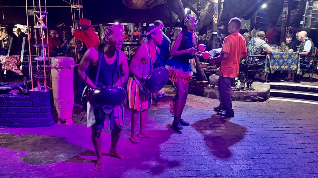 The Boma - Dinner & Drum Show - vid Victoriafallen, Zimbabwe