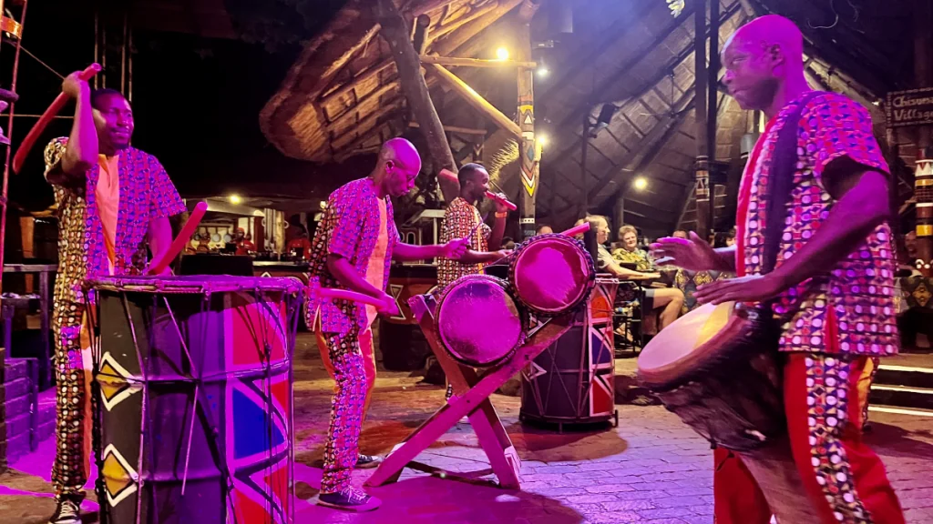 The Boma - Dinner & Drum Show - vid Victoriafallen, Zimbabwe