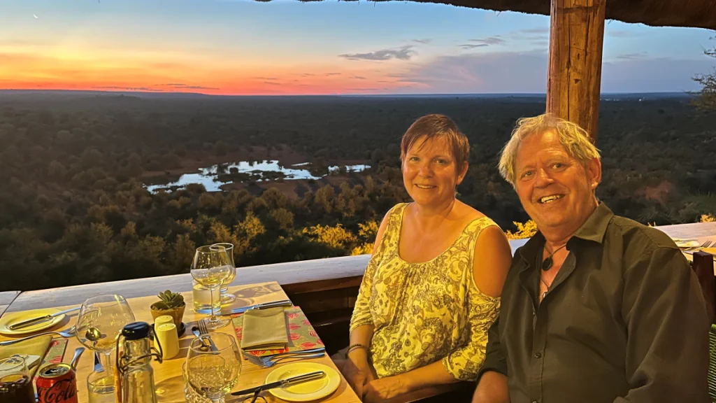 Helena och Peter på Victoria Falls Safari Lodge i Zimbabwe