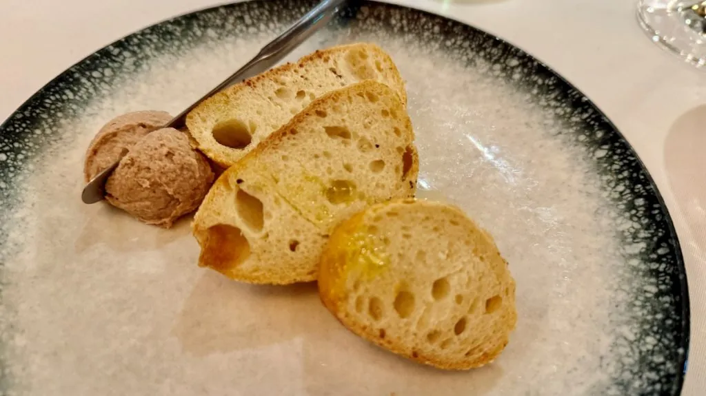 Bröd med tonfiskpastej