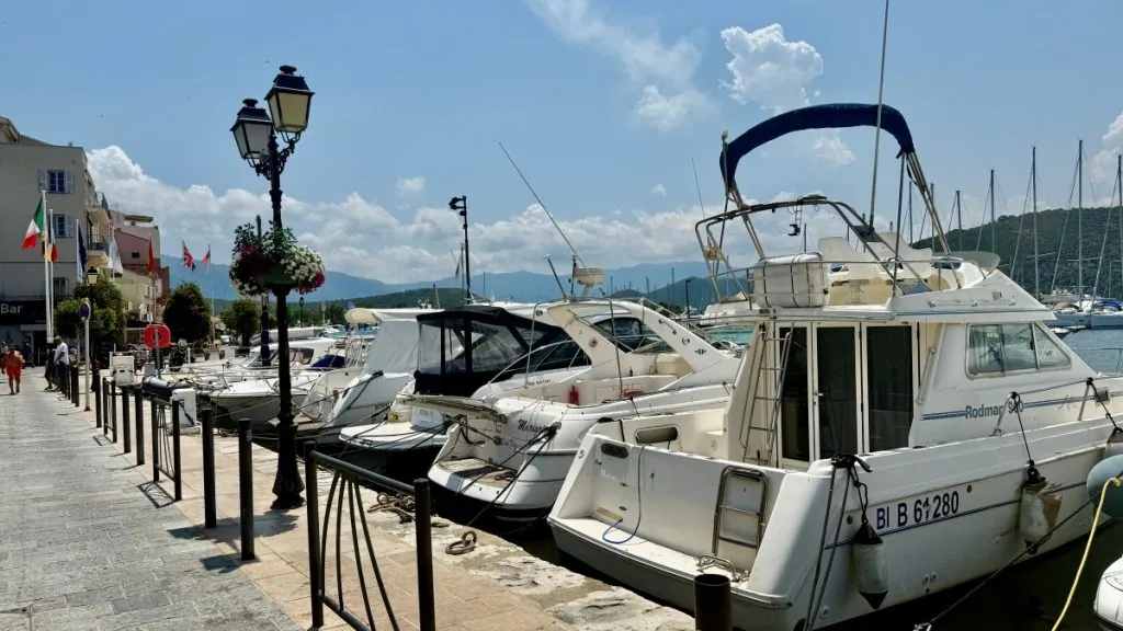 Att göra i Saint-Florent på Korsika - resemagasinet FREEDOMtravel
