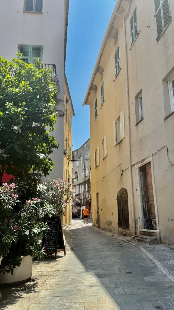 Att göra i Saint-Florent på Korsika - resemagasinet FREEDOMtravel