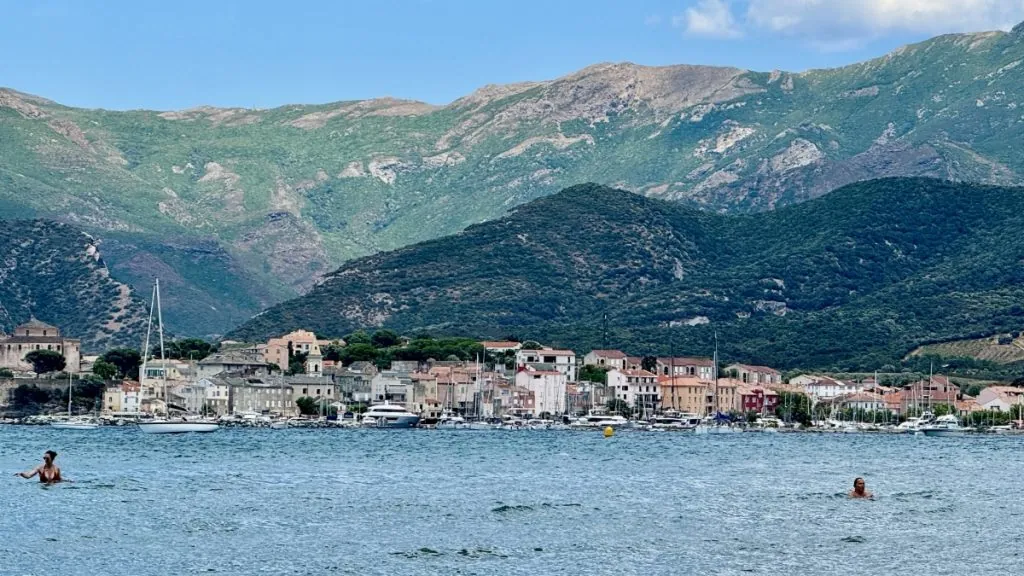 Att göra i Saint-Florent på Korsika - resemagasinet FREEDOMtravel