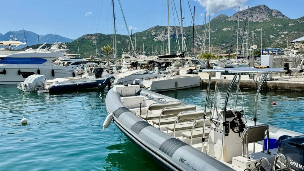Att göra i Calvi på Korsika - resemagasinet FREEDOMtravel