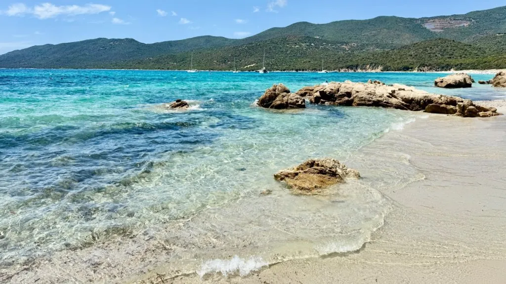 Plage de Cupabia på Korsika - FREEDOMtravel resemagasin