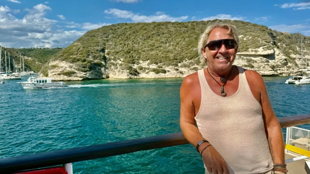 Peter på färjan till Sardinien