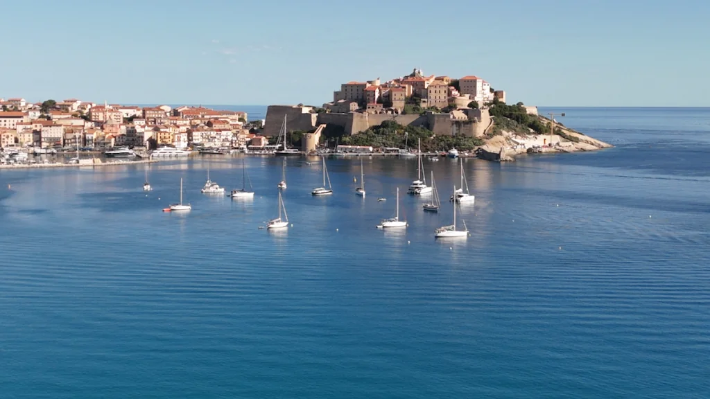 Att göra i Calvi på Korsika - resemagasinet FREEDOMtravel