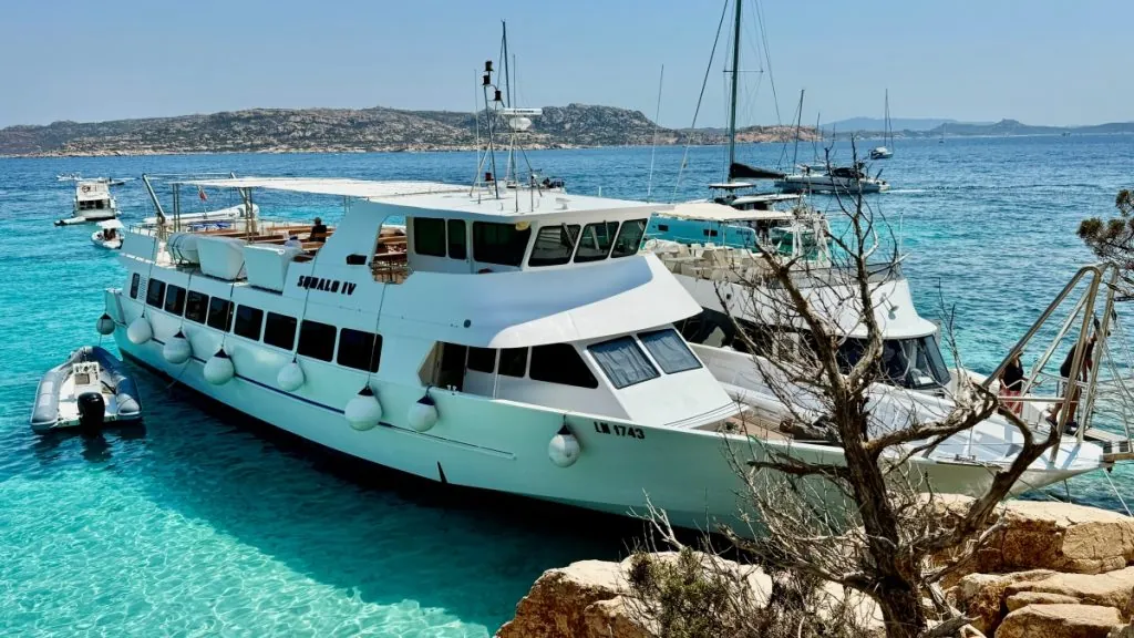 Båtutflykt runt La Maddalena på norra Sardinien - FREEDOMtravel resemagasin