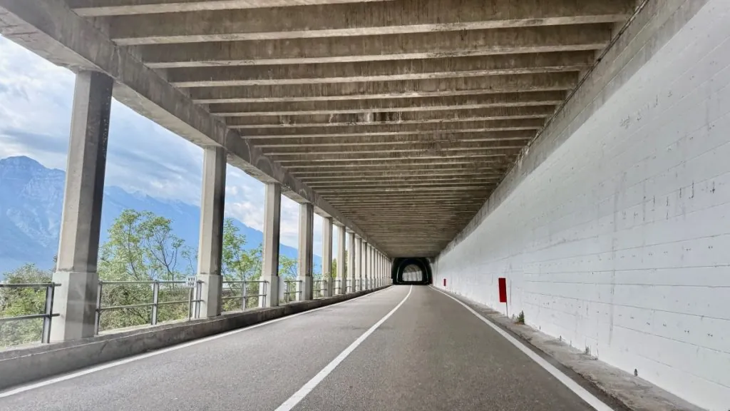 Vägtunnel vid Gardasjön