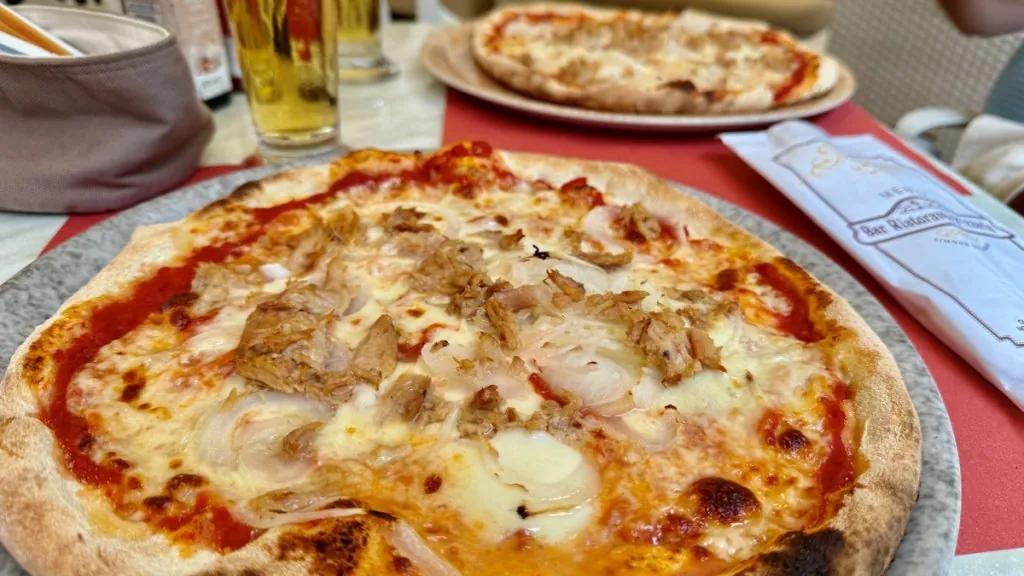 Pizza med tonfisk