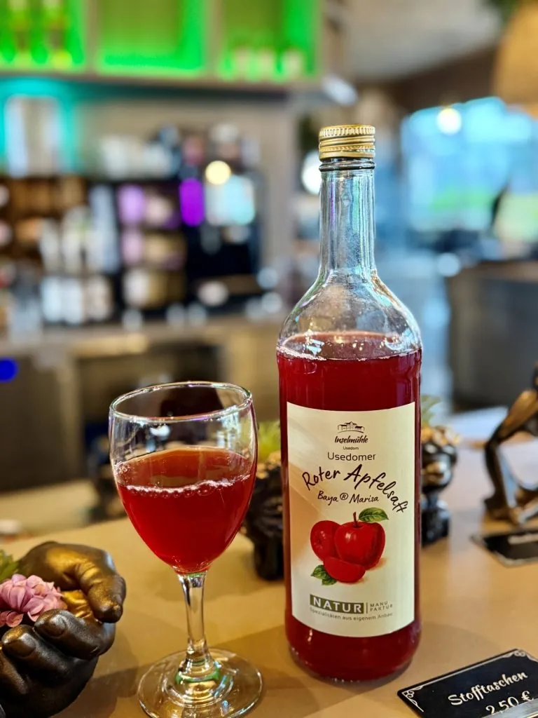 Roter Apfelsaft