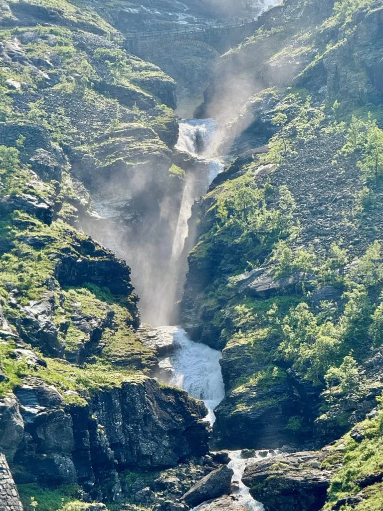 Trollstigen i Norge - vattenfall