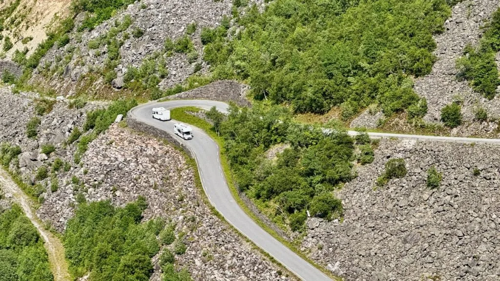 Trollstigen i Norge - husbilar