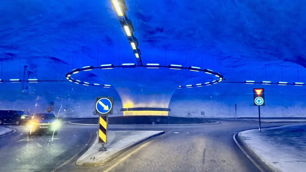 Rondell inne i tunnel vid Hardangerfjorden