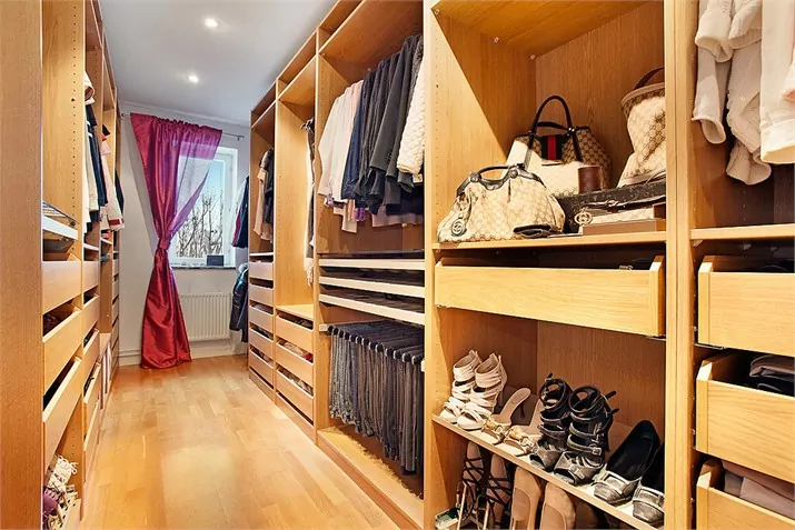 Walk in closet