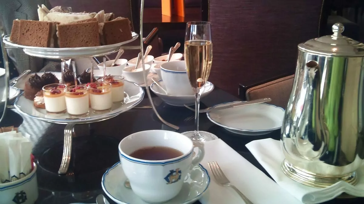 Afternoon tea Grand Hotel