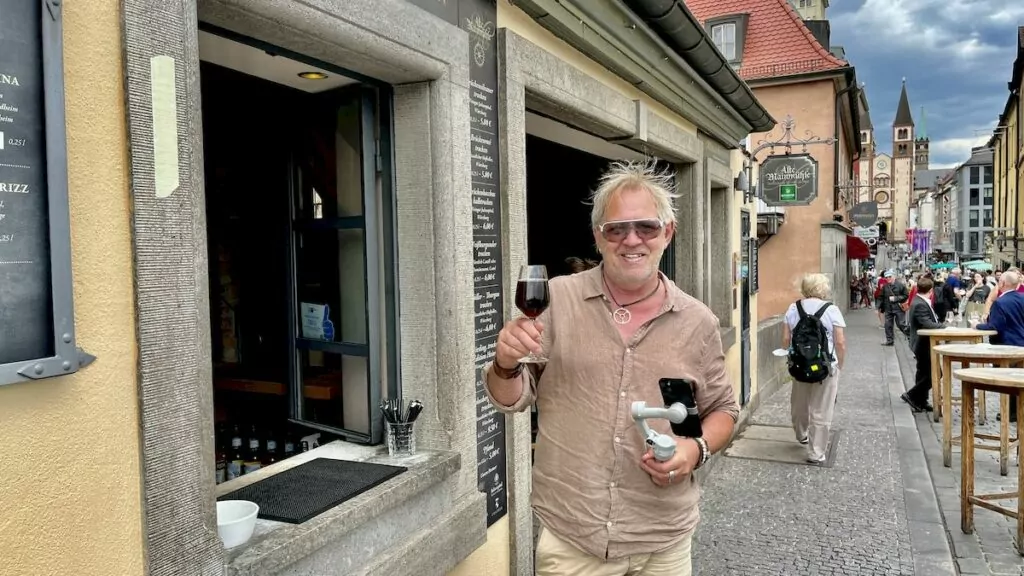 Att göra i Würzburg - vin på Alte Mainbrücke