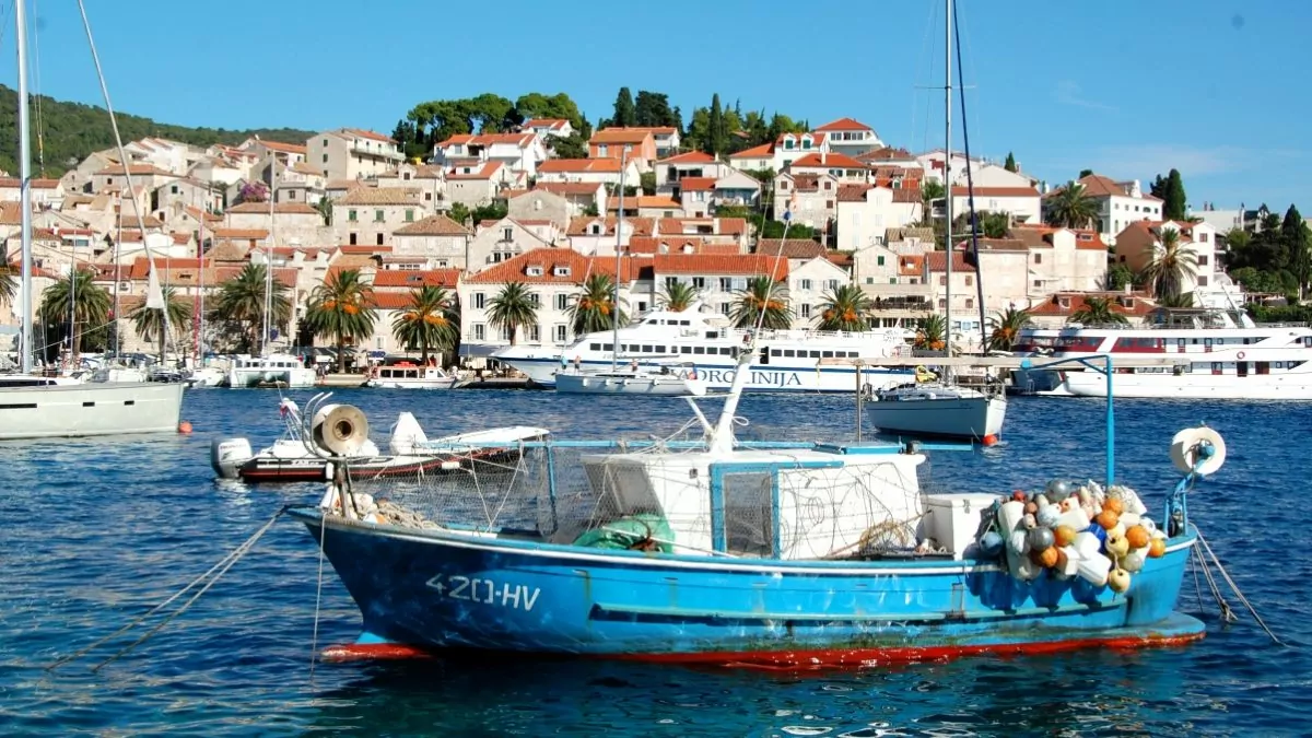 Båtar Hvar