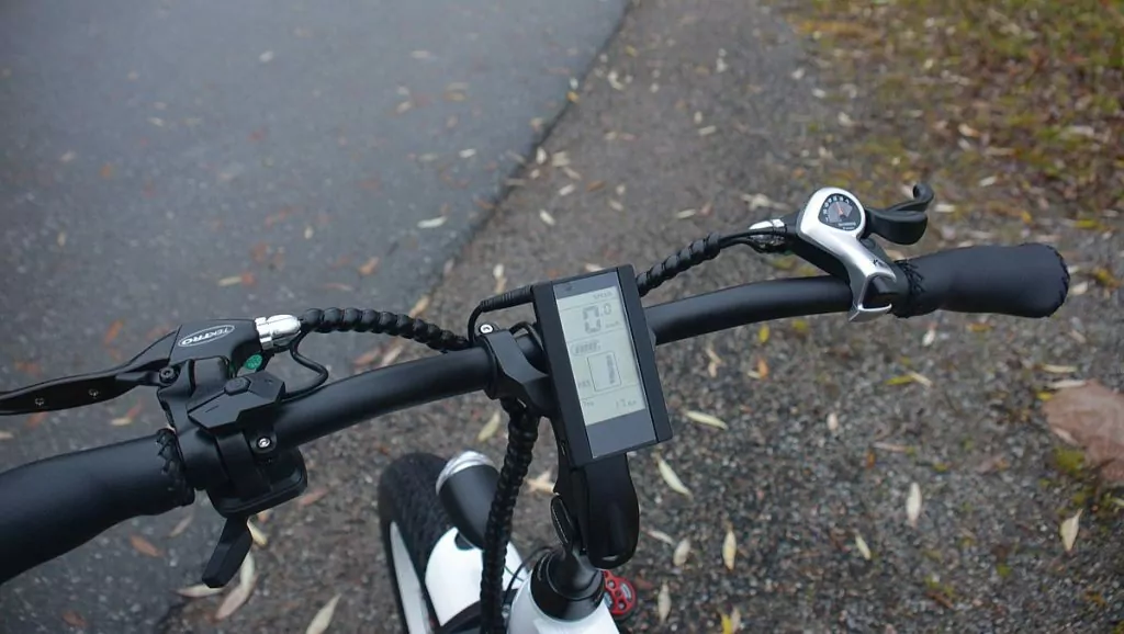 Elcyklar med display