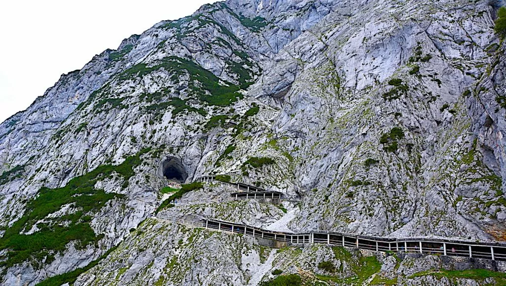 Världens största isgrotta