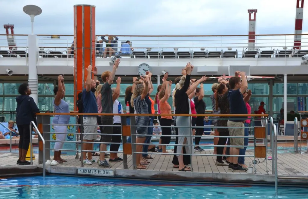 Dans vid poolen Freedom of the Seas