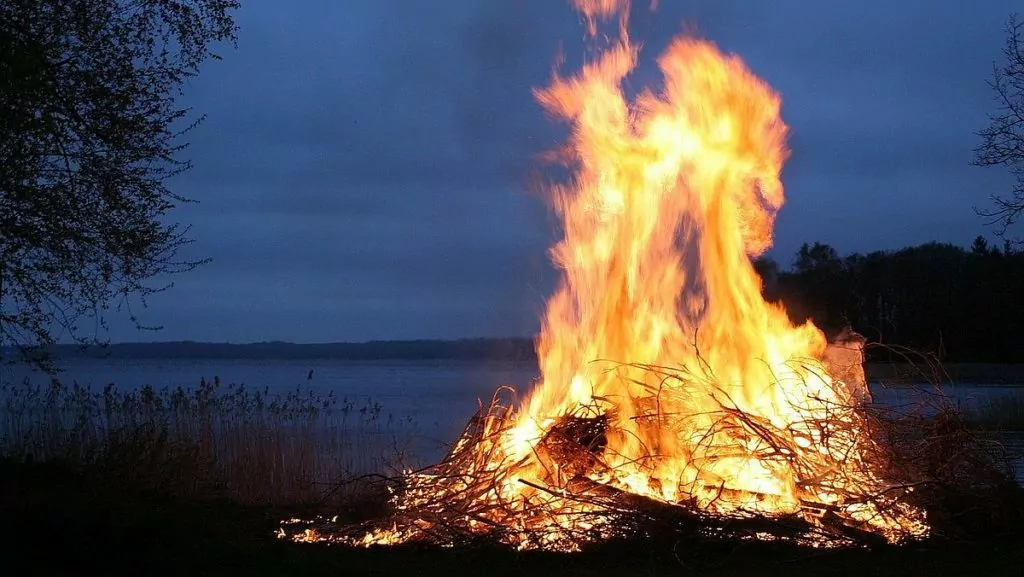 Svenska påsktraditioner - brasa