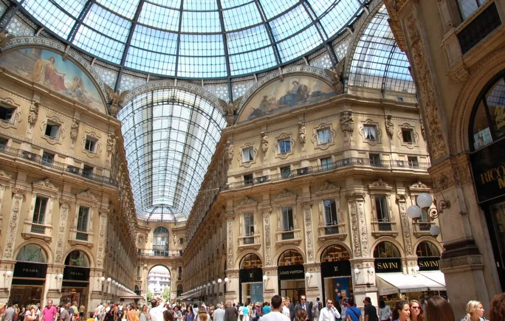 Shopping i Milano i gallerian Vittorio Emanuele - här ligger främst exklusiva designerbutiker