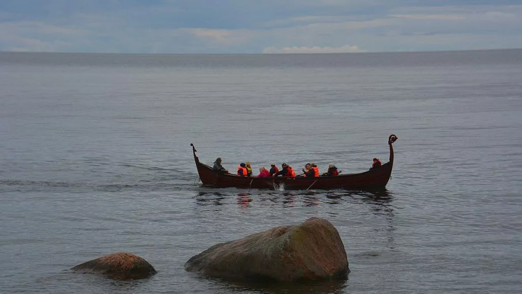 Vikingabåt i Lahemaa nationalpark i Estland