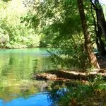Med båt på floden Cetina