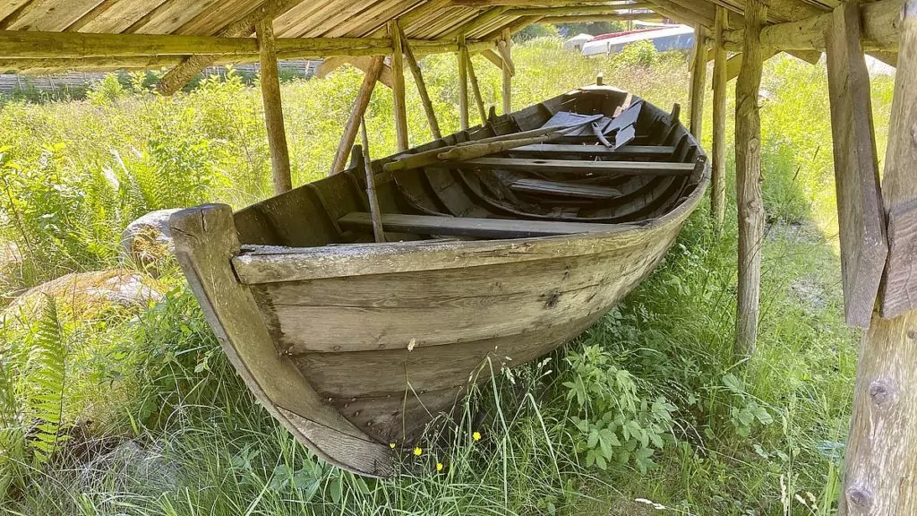 Gammal båt i Gamla Grisslehamn