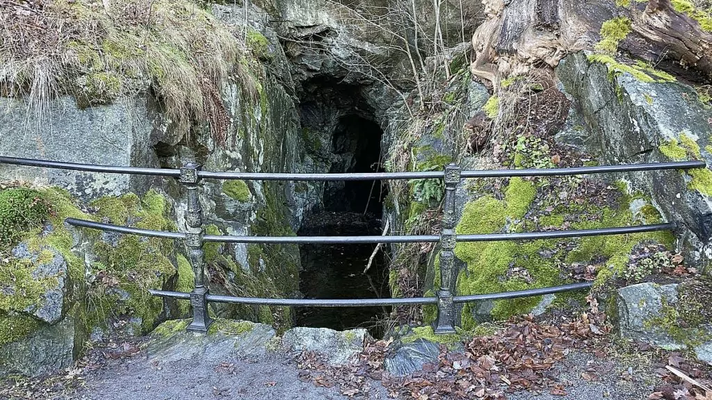 Grotto i Hagaparken i Solna