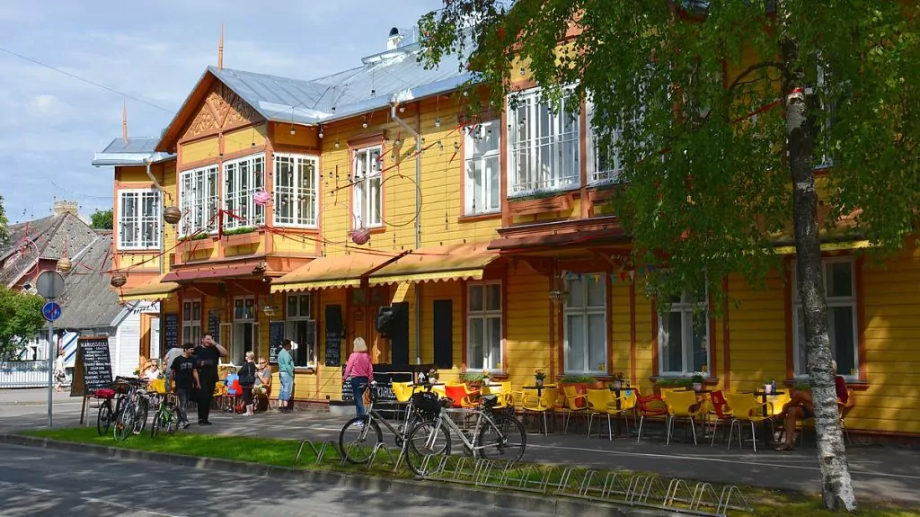 Gult hus i Pärnu i Estland