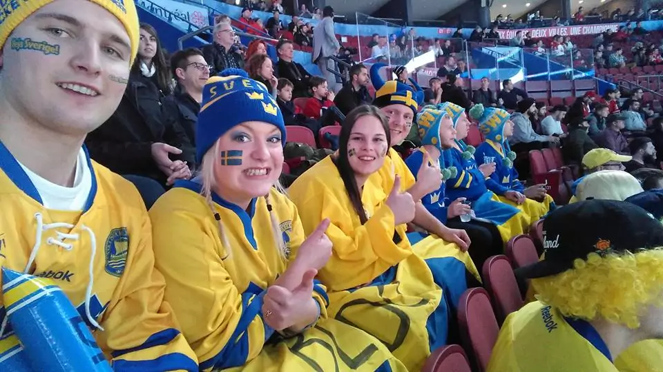 Svensk hejarklack på hockeymatch i Kanada