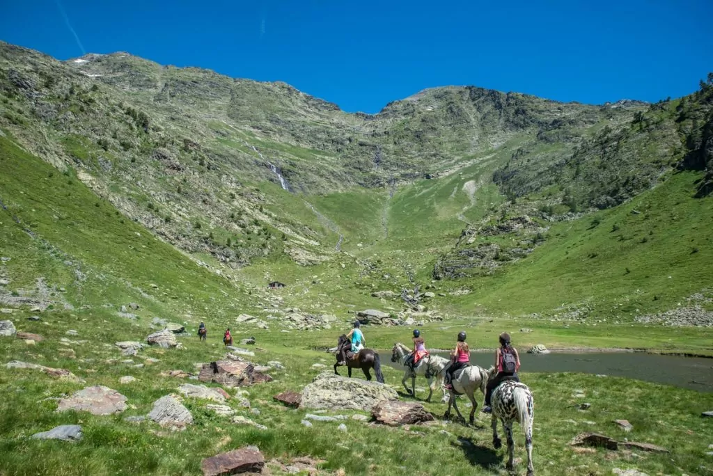 Att göra i Andorra på sommaren - hästridning