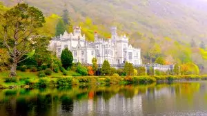 Klostret Kylemore Abbey på Irland