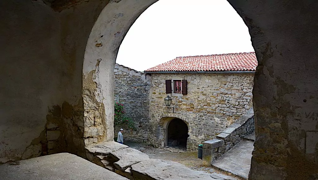Hum i Kroatien, världens minsta stad