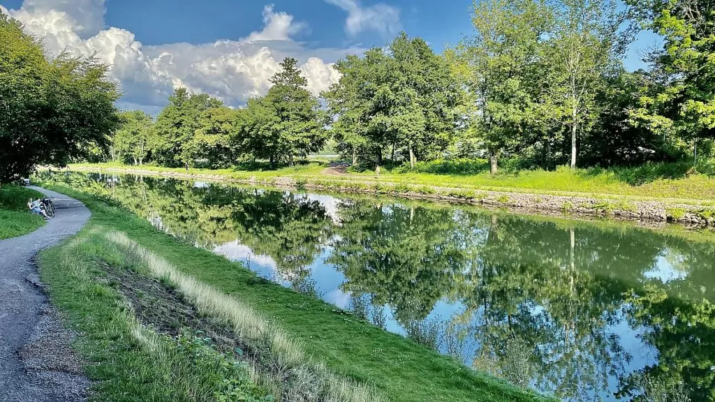 Att göra i Motala -  cykla längs Göta kanal