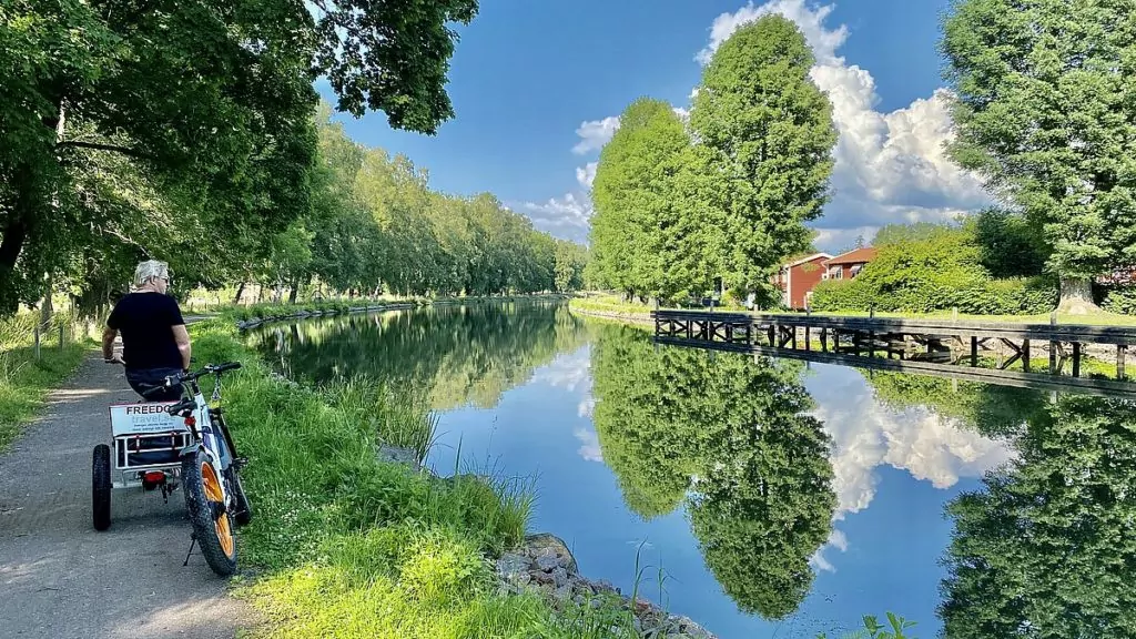 Cykla längs Göta kanal