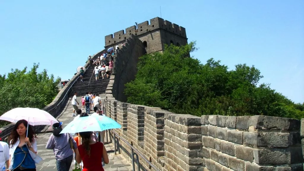 Kinesiska muren i en av världens största städer