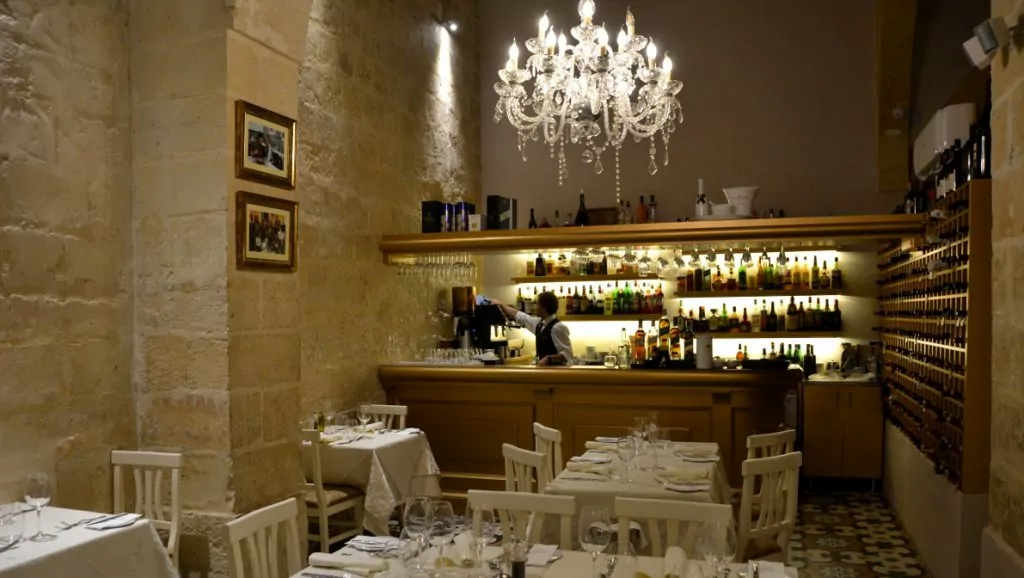 Kings Own Band club restaurant i Valletta