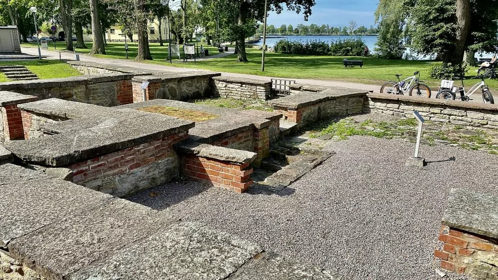 Att göra i Vadstena - ruinparken