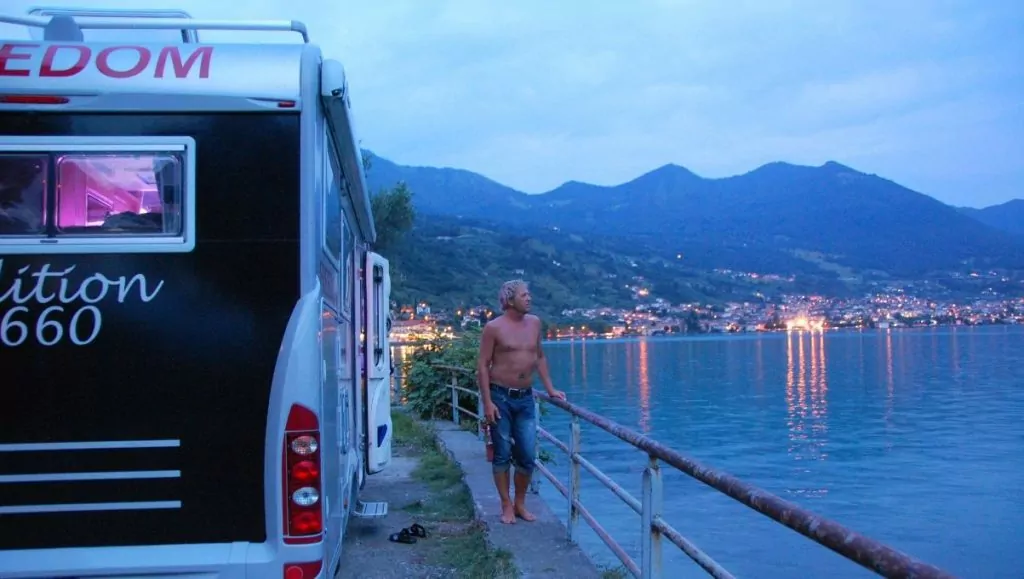 Med husbil vid sjön Iseo i Italien 2011